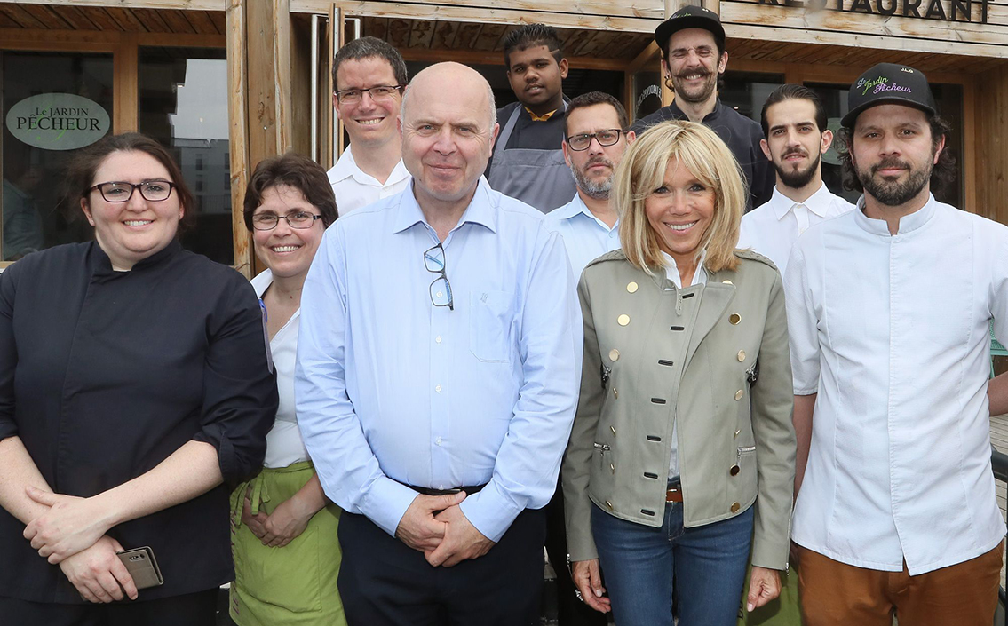 Visite de Brigitte Macron au restaurant solidaire Jardin Pêcheur.