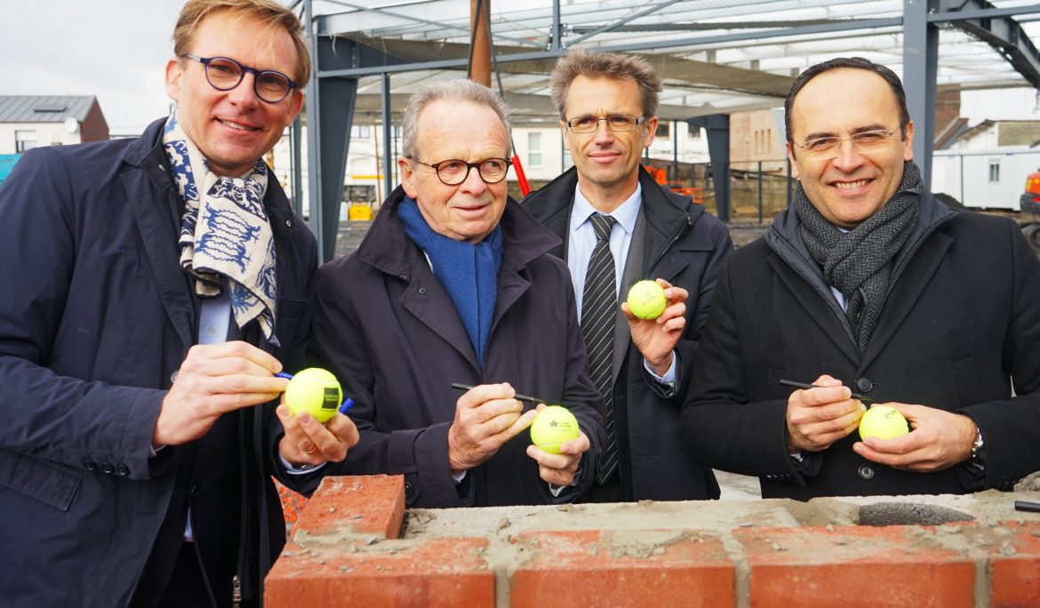 Pose de la première pierre du Hameau Commercial à La Madeleine (59).